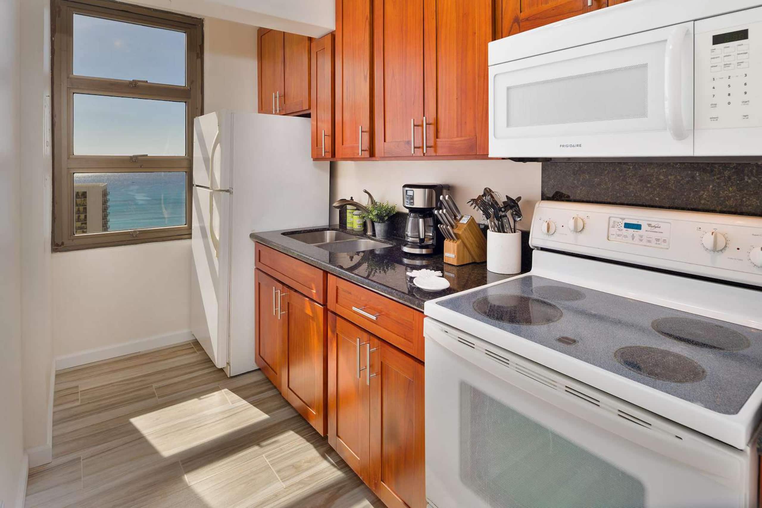 31st Fl Banyan | Parking | Partial-Ocean Views - Image 14
