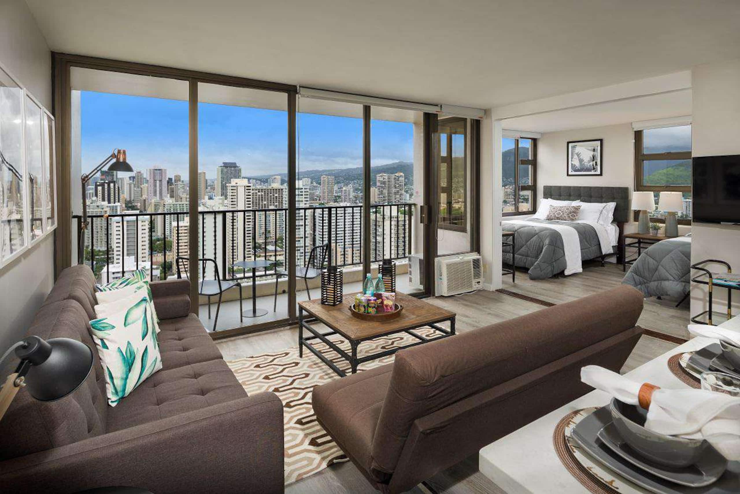 31st Fl Waikiki Banyan | Ocean View | Parking - Image 2