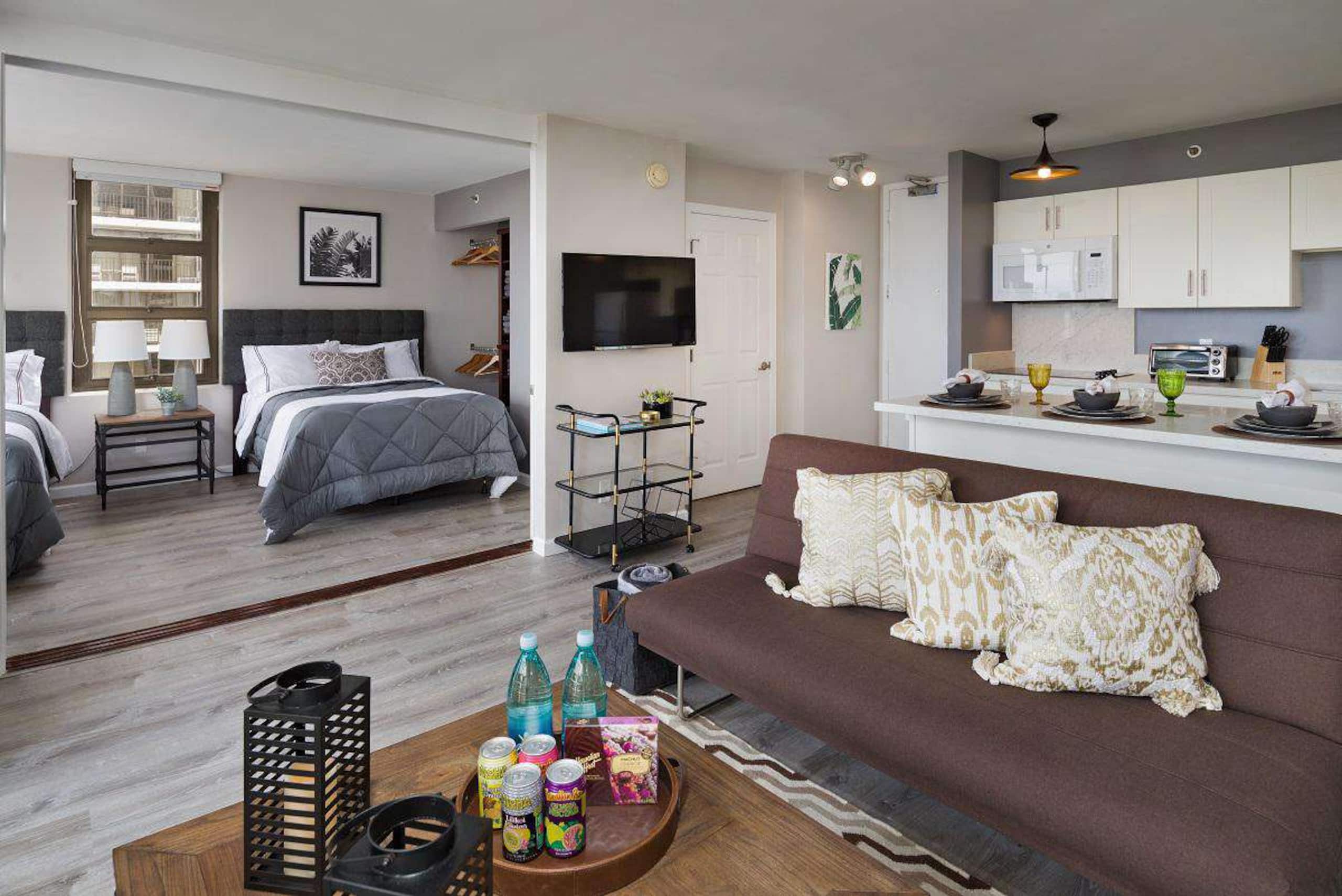 31st Fl Waikiki Banyan | Ocean View | Parking - Image 10