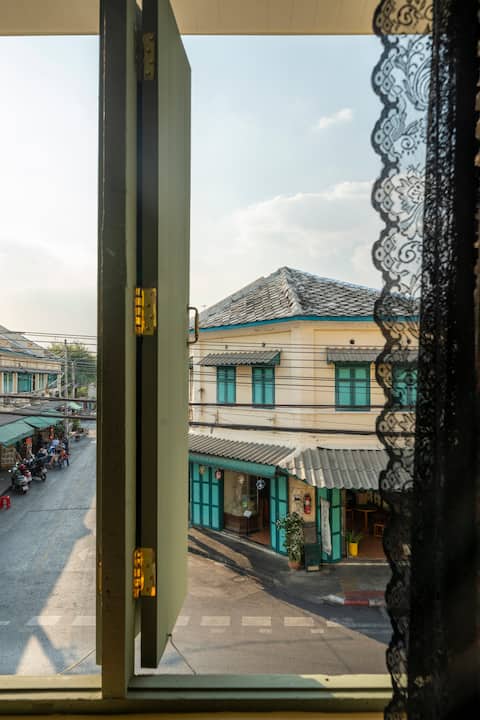 Home / A Mother Loves(3BR) MRT SamYot byน้องมังคุด
