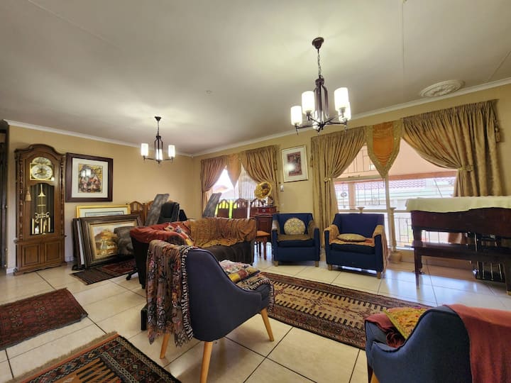 Stunning 3 Bedroom Home In Little Falls Estate - Krugersdorp