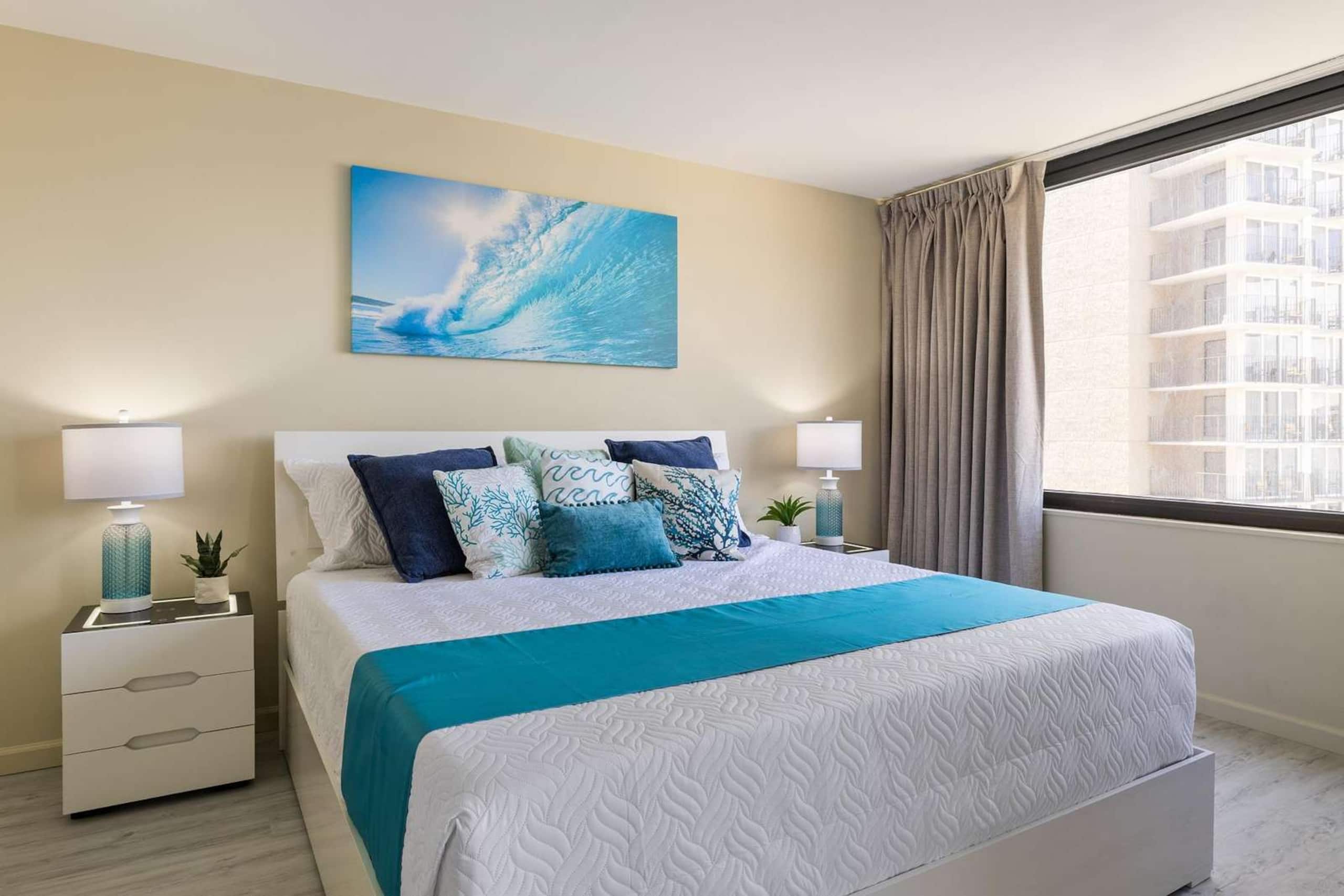 20th Fl Waikiki Banyan | King | AC | Parking - Image 12