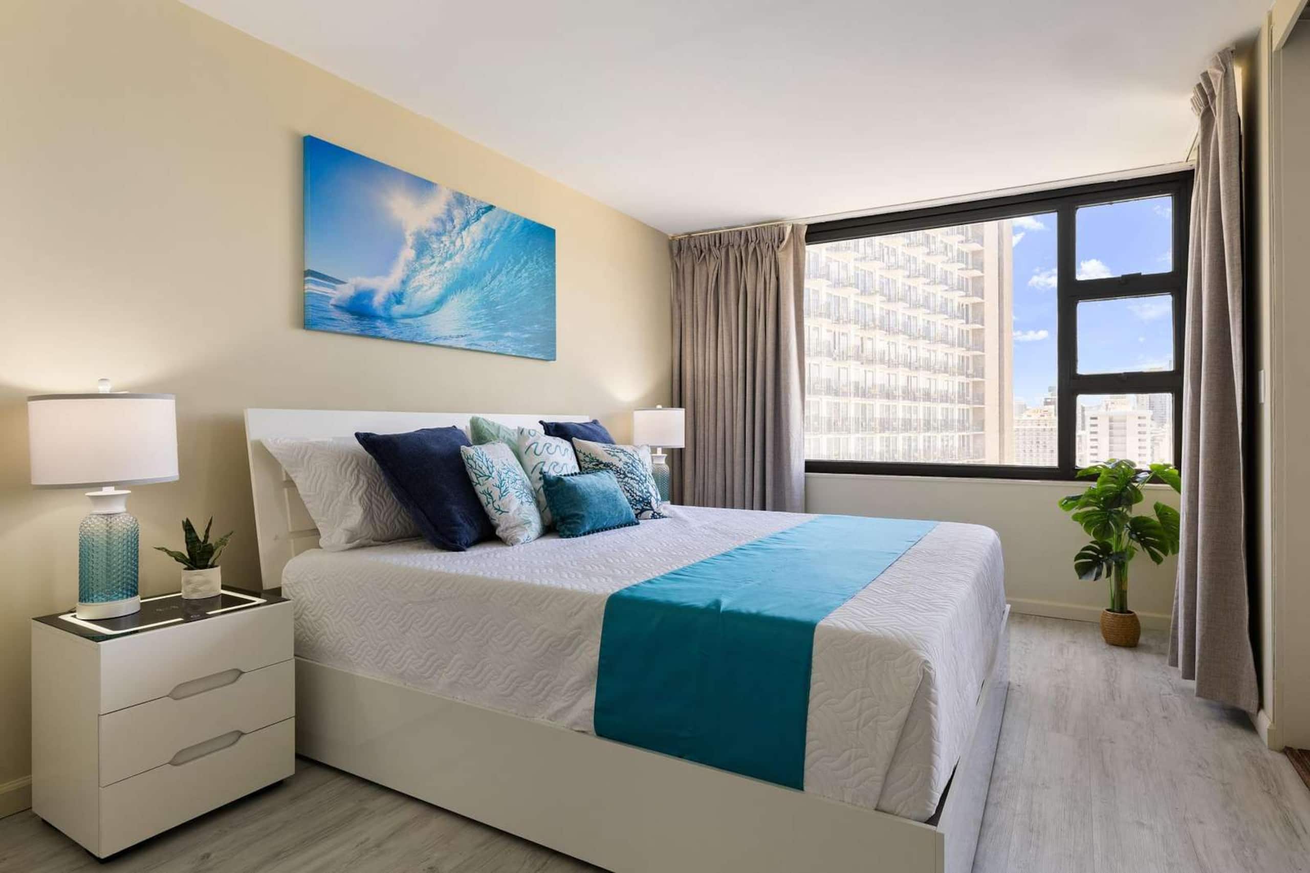 20th Fl Waikiki Banyan | King | AC | Parking - Image 18