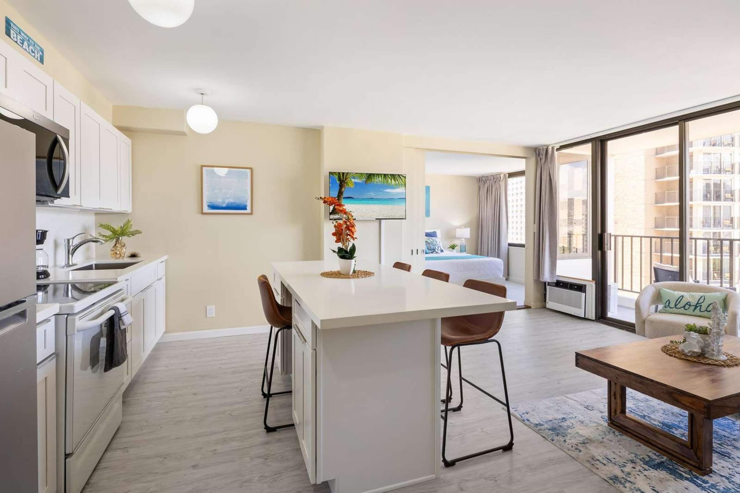 20th Fl Waikiki Banyan | King | AC | Parking - Image 25