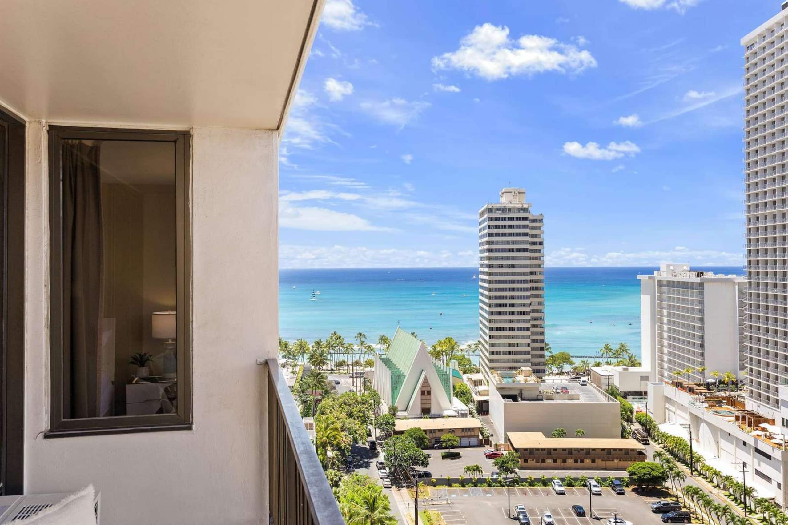 20th Fl Waikiki Banyan | King | AC | Parking - Image 21