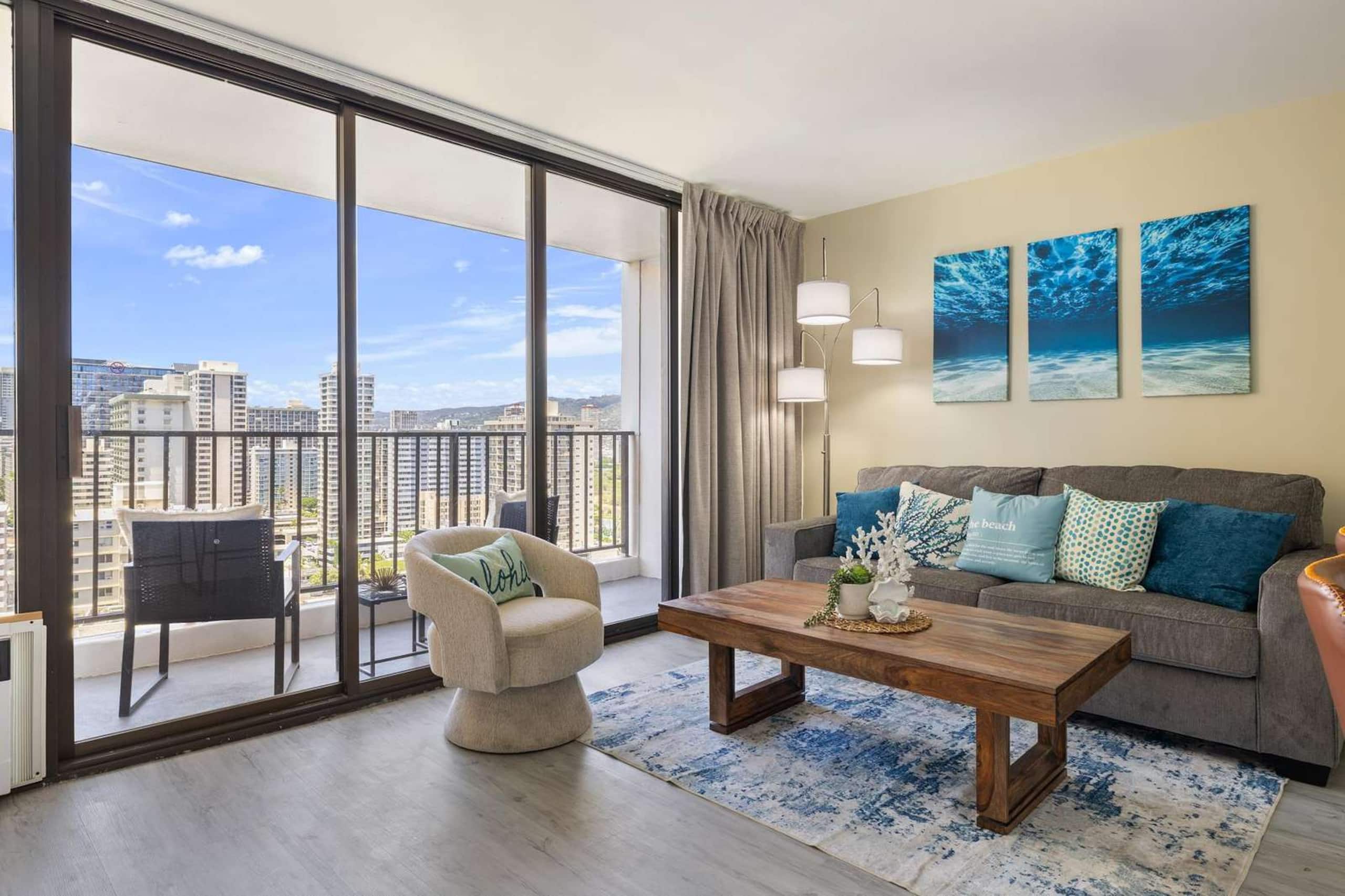 20th Fl Waikiki Banyan | King | AC | Parking - Image 2