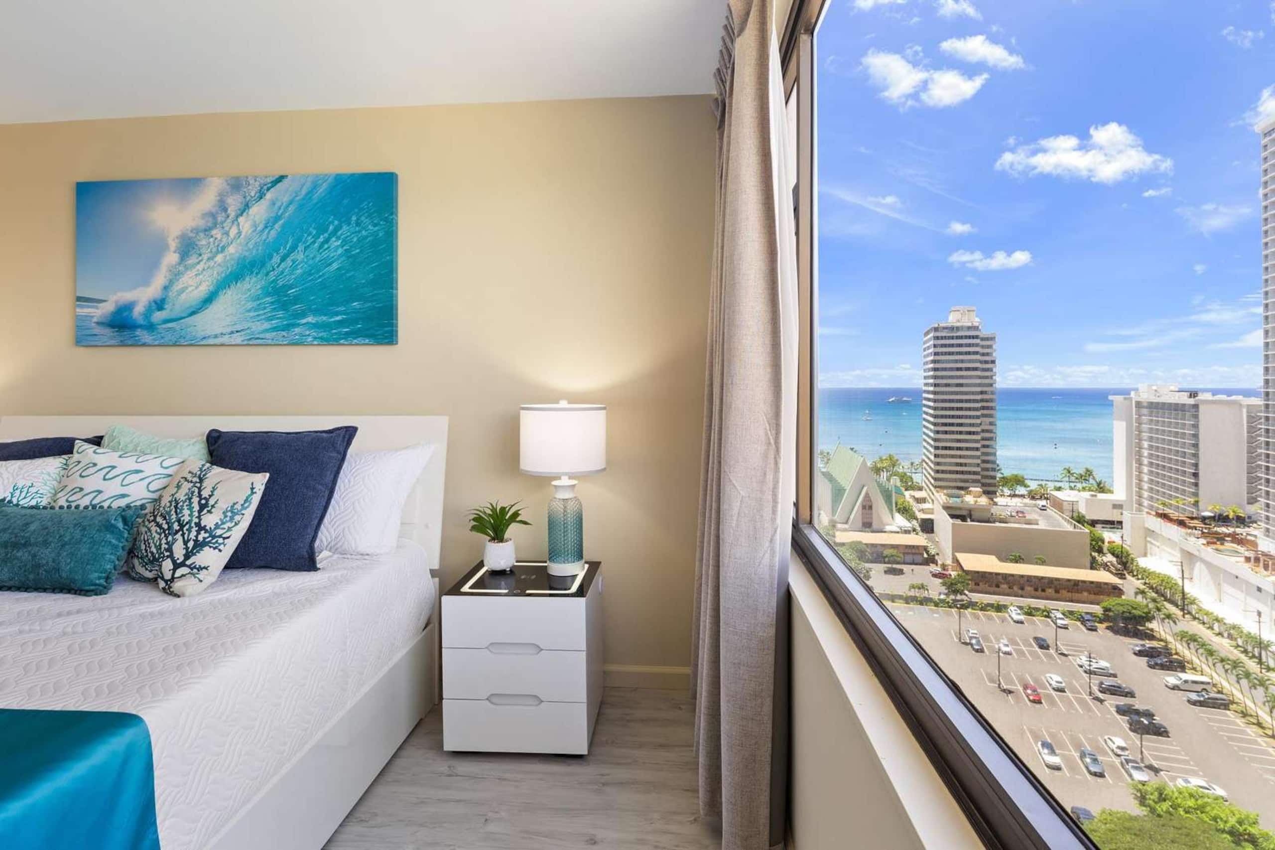 20th Fl Waikiki Banyan | King | AC | Parking - Image 22