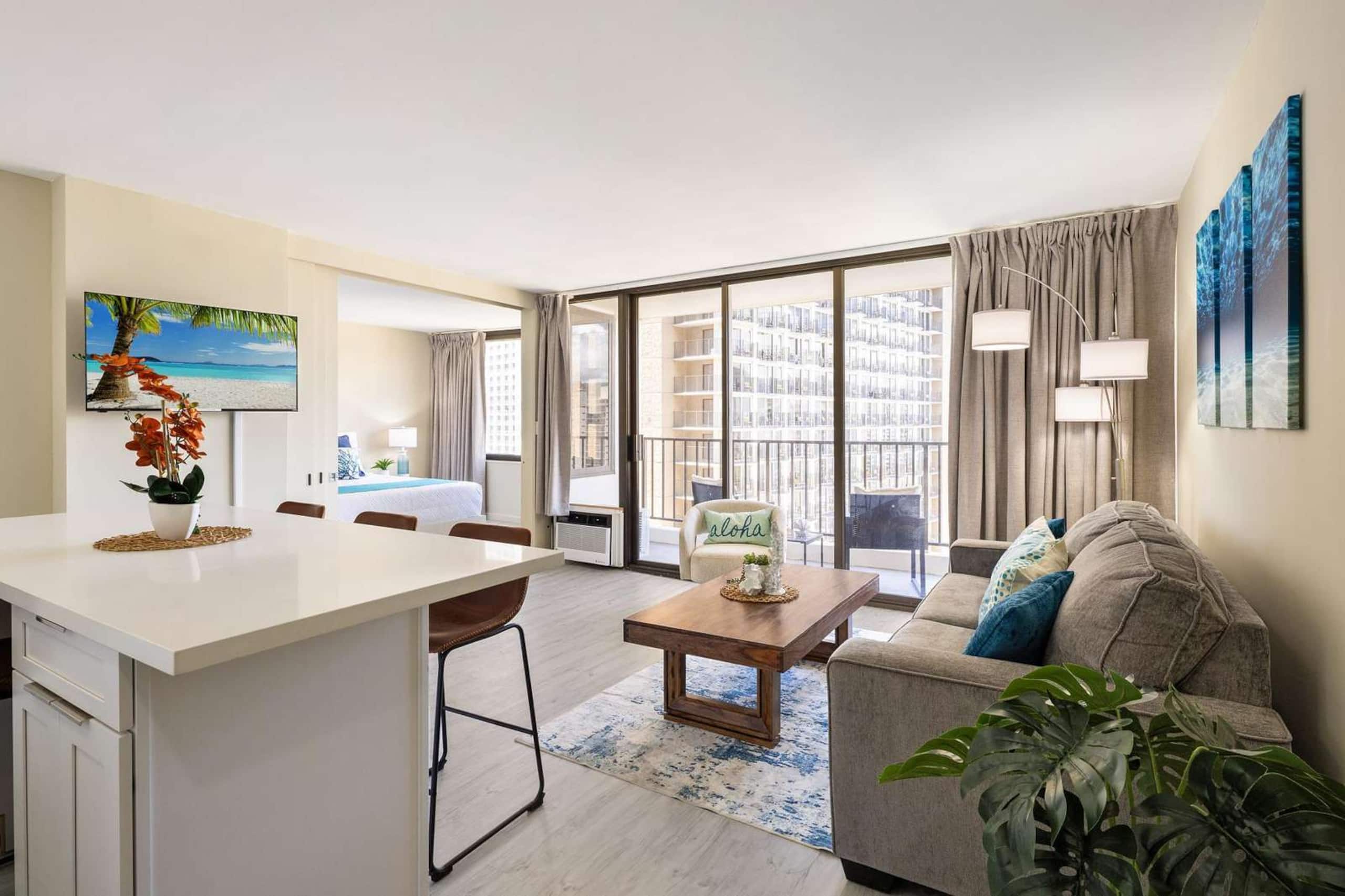 20th Fl Waikiki Banyan | King | AC | Parking - Image 28
