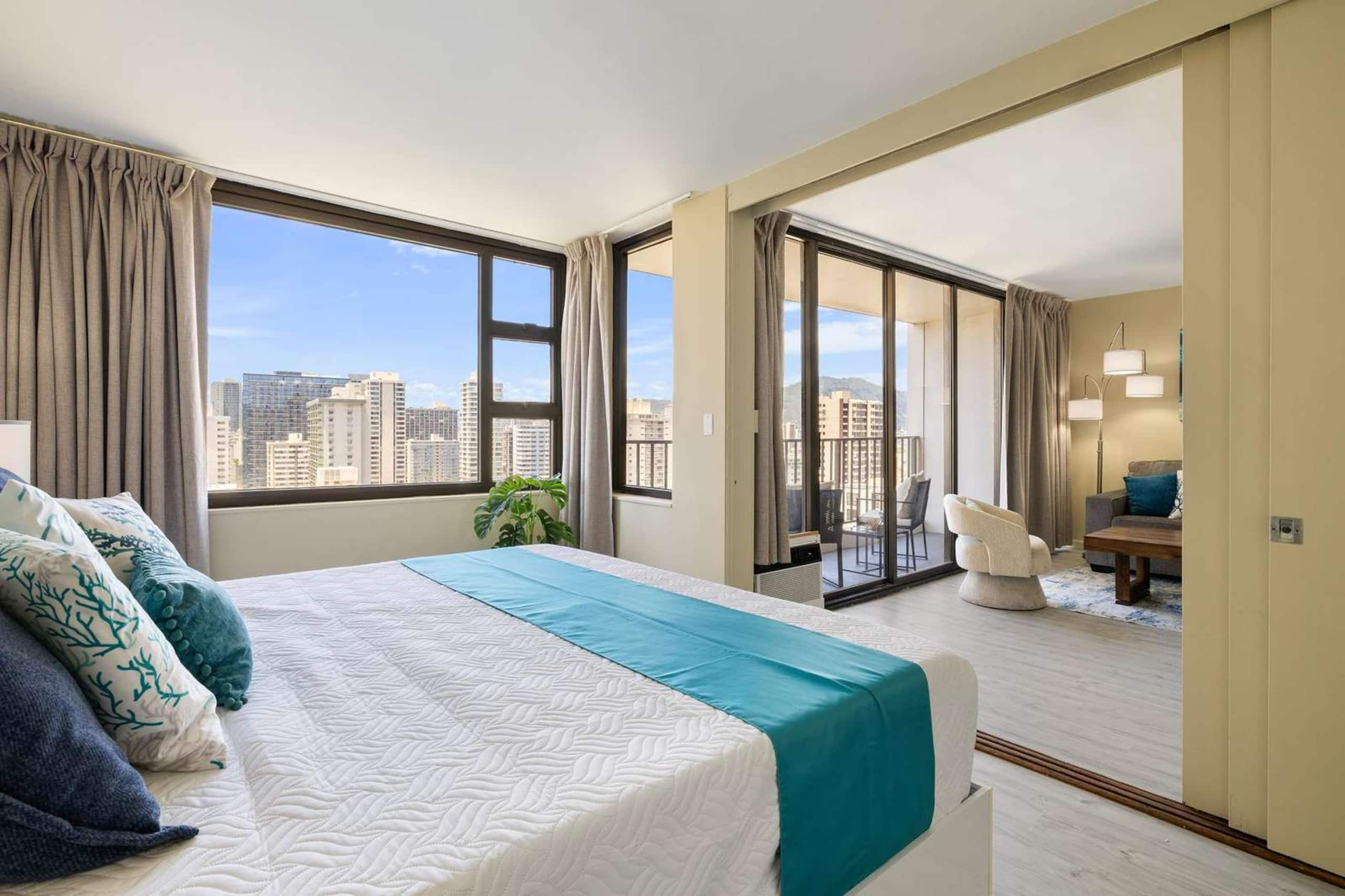 20th Fl Waikiki Banyan | King | AC | Parking - Image 16