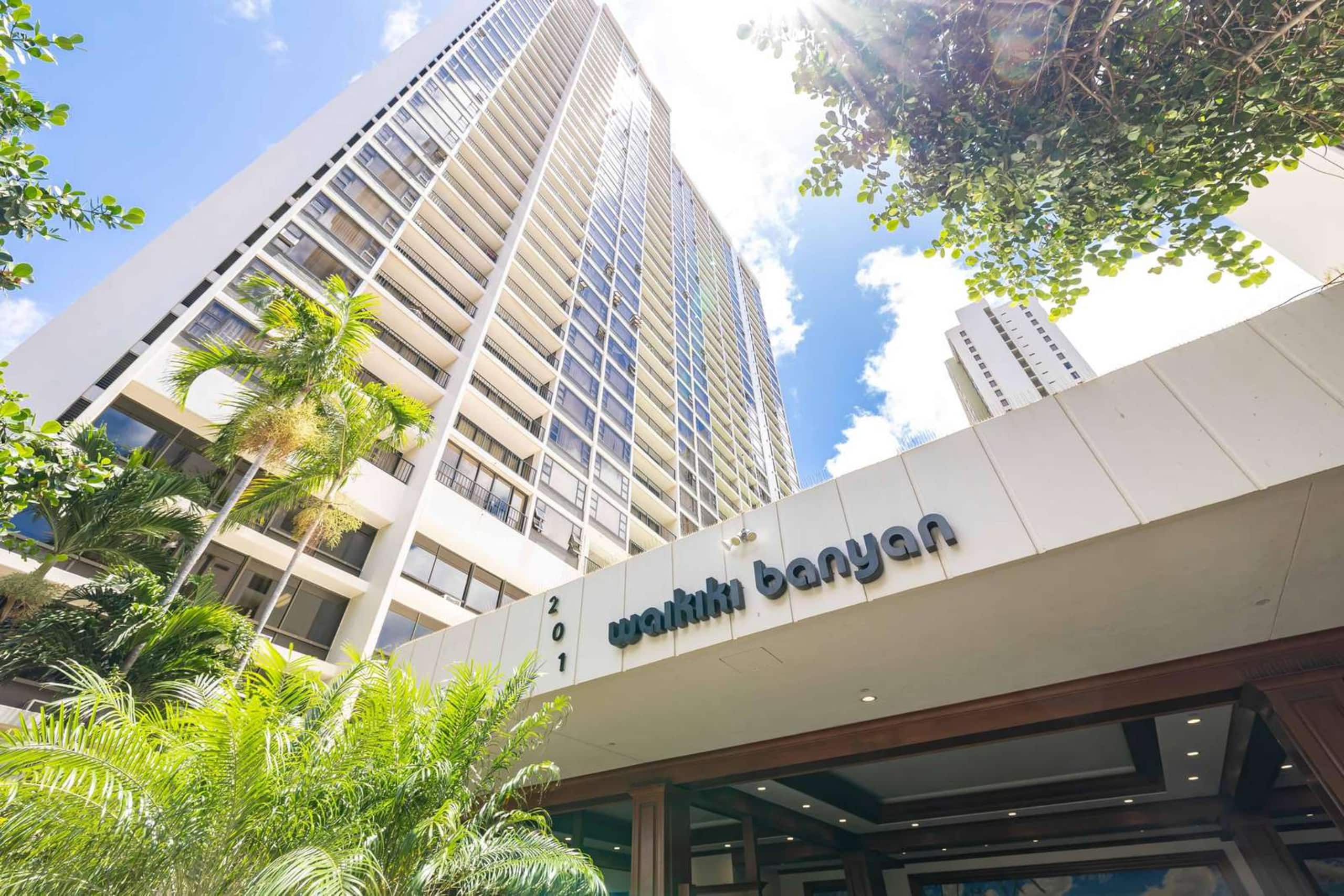 20th Fl Waikiki Banyan | King | AC | Parking - Image 17