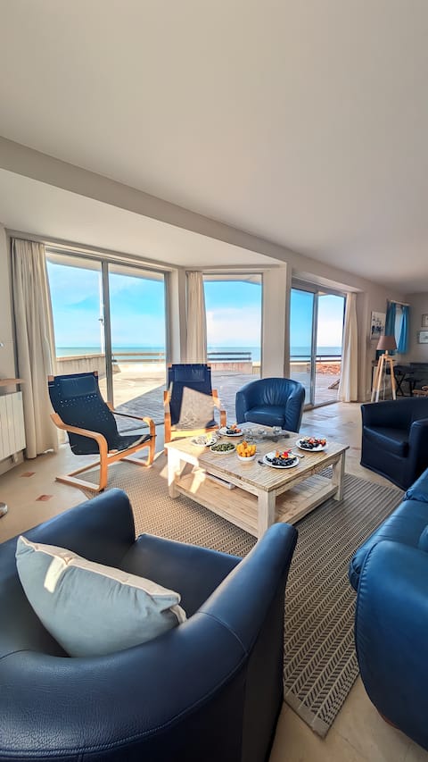 Exceptional apartment with direct beach access