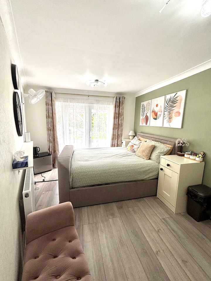 Private Room In Morden With Garden Access - Epsom
