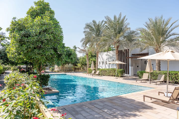 Tropical Resort Villa  Private Backyard Haven - ドバイ