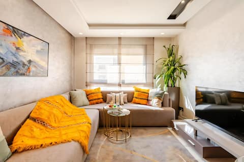 Top Airbnb: Cozy studio 2 minutes from La Corniche, parking & Netflix in Arrondissement D'anfa ⴰⴱⵏⵏⵣ ⴰⵏⴼⴰ مقاطعة أنفا
