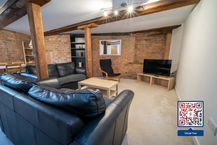 Rustic 2br Loft W / Exposed Brick & Beams - Liverpool