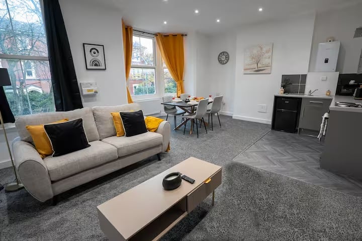 Spacious 6-bedroom House For Groups & Families - Nottingham