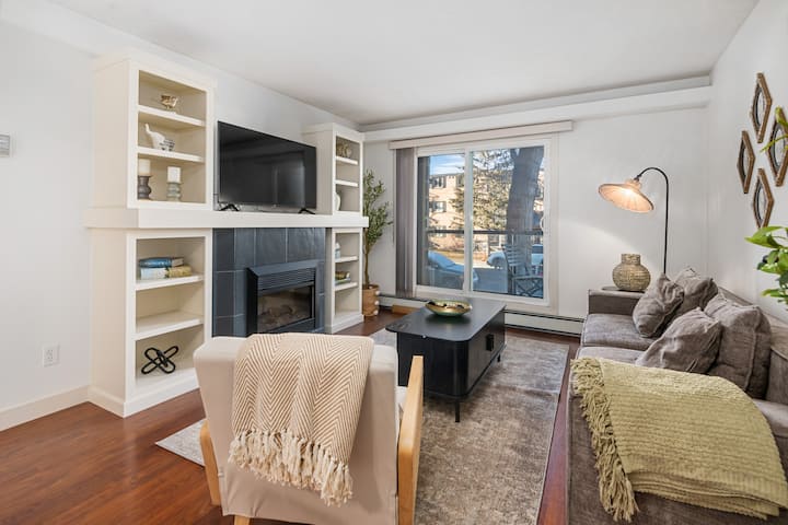 5 Mins To Dt, 2 Bed Suite 1 King Bed + Parking - Calgary