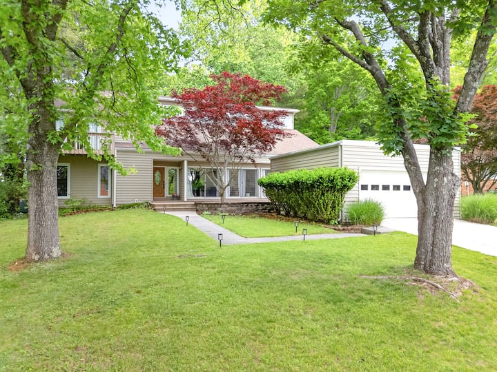 Bright 5br Blacksburg Retreat Near Vt Firepit - Blacksburg, VA
