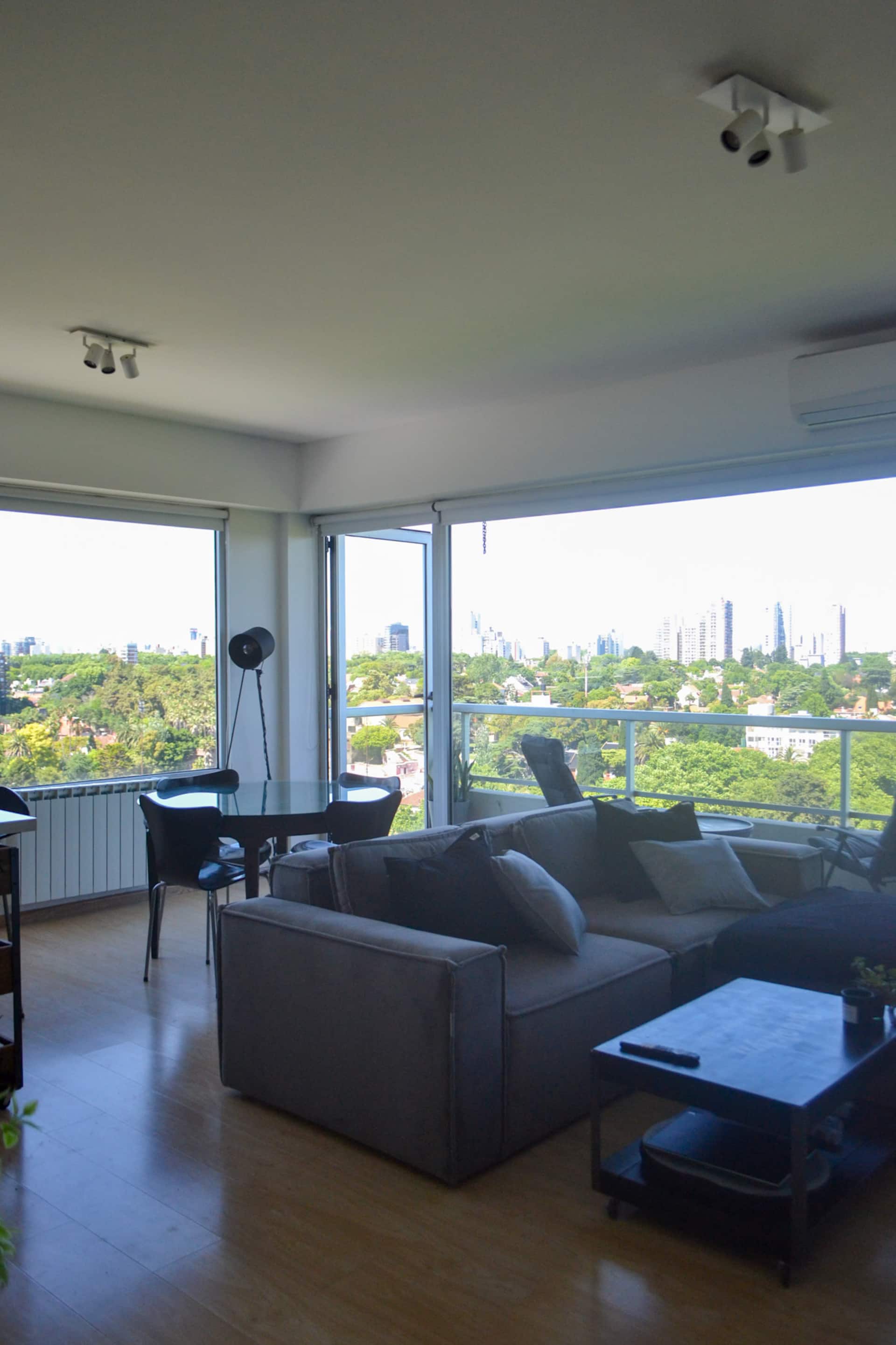 Glazed one-bedroom apartment with panoramic view in Vicente López