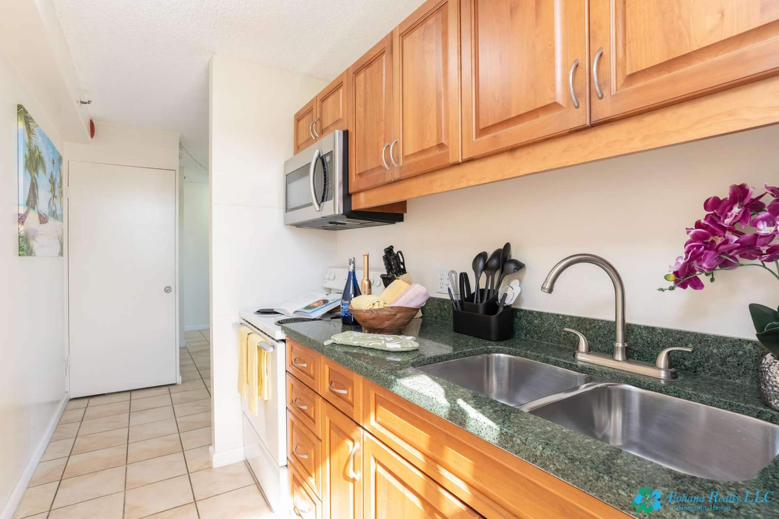 25th Fl Waikiki Banyan | King | Mtn View | Parking - Image 7