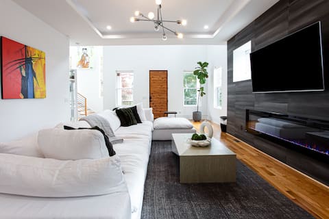 Popular Airbnb listing: Beautiful Centrally Located New Home in Charlotte in Plaza Midwood