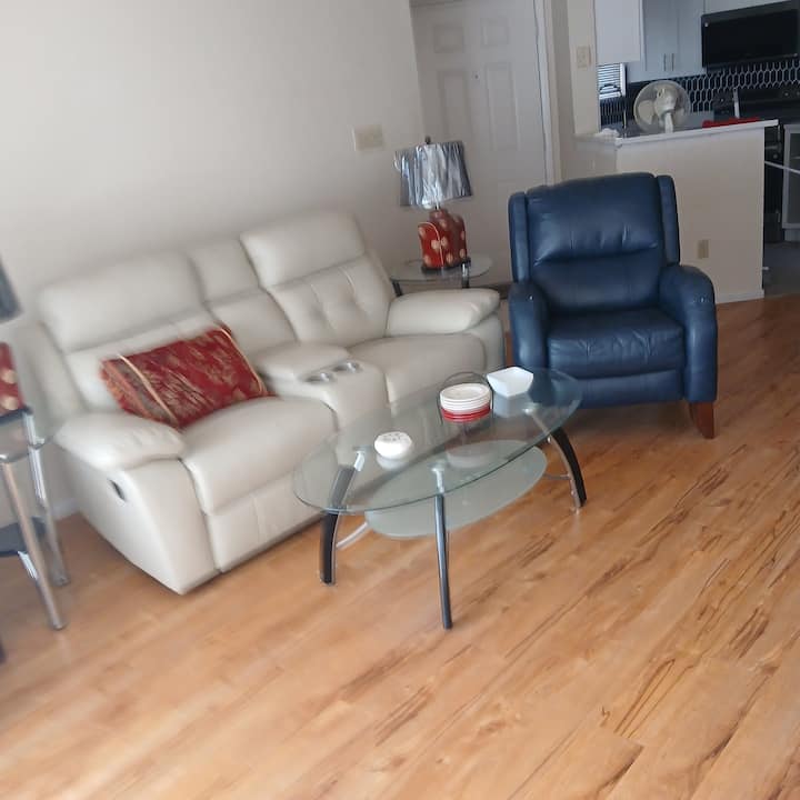 Cute Condo With Pool H Tub, Gym, Beachside Bargain - Melbourne, FL