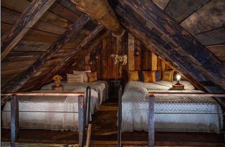 Cozy loft with 4 twin beds. 