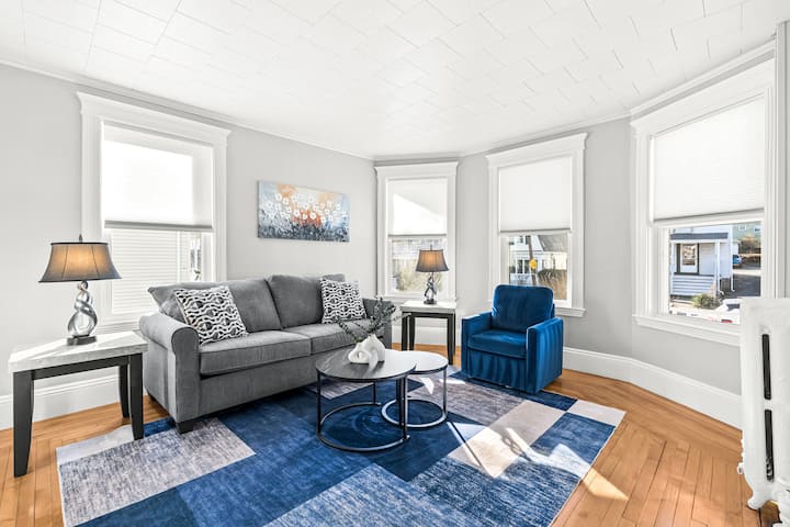 Salem 3br | Near Downtown | Parking | Yard & Grill - Salem, MA