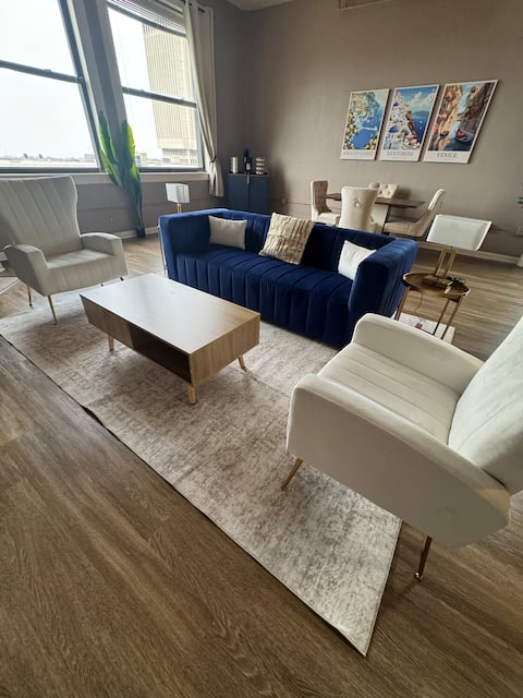 Successful Airbnb property: Chic Almafi Loft 2bdm/Downtown Cleveland in Downtown