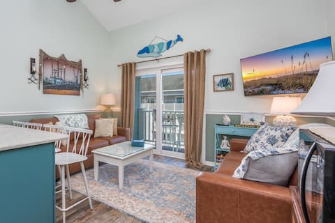 Top Airbnb: Salty Days, Stylish 3BR Oasis, Steps to the Beach. in Garden City