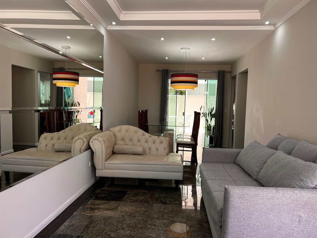 Airbnb em destaque: Sobrado Tarumã – Close to Downtown and Shopping. em Tarumã