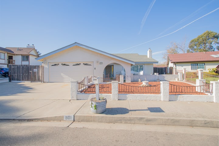 *Huge Yard Perfect For Large Families* - Arroyo Grande, CA