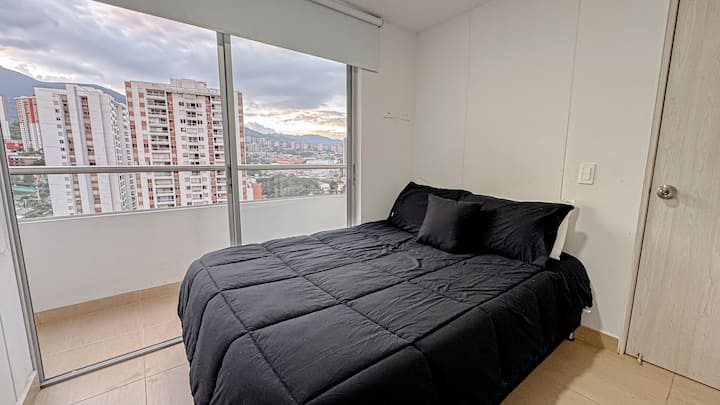 Habitación auxiliar 1 con balcón privado y closet cama 1.40