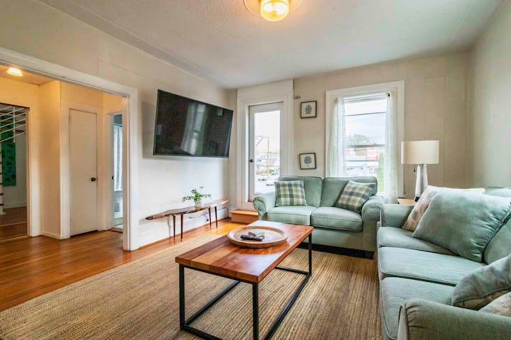 Group Getaway 4bd 3bth-thames St & Beaches - Newport