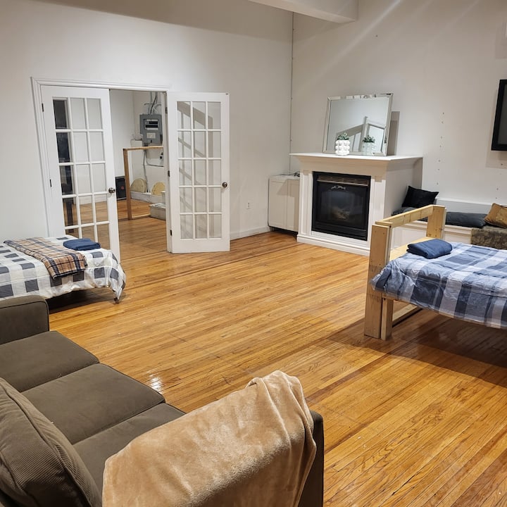 Private Suite In Downtown Hostel - Hamilton