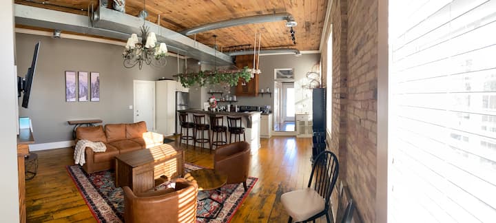 Cozy Lake Odessa Getaway • Walk To The Water - Lake Odessa, MI
