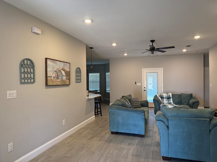 Countryside Escape: Modern Teal Blue Home - Point, TX
