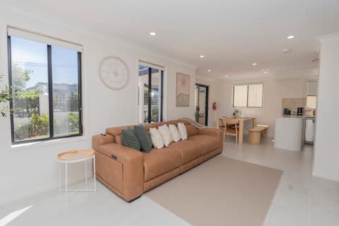 Successful Airbnb property: Duplex with Water Views | Walk along Foreshore in The Entrance
