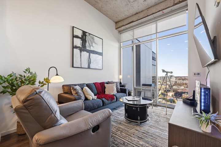 M Row Penthouse | Views | Roof Top Pool | Walkable - Nashville, TN
