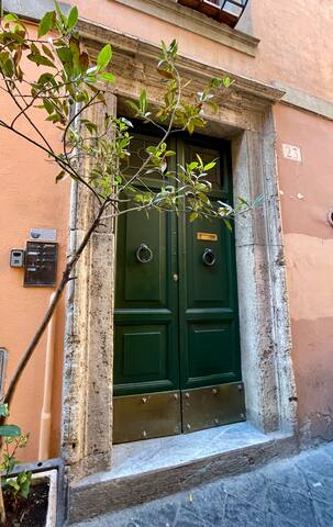 Very Special Place in the heart of Rome gallery image 4