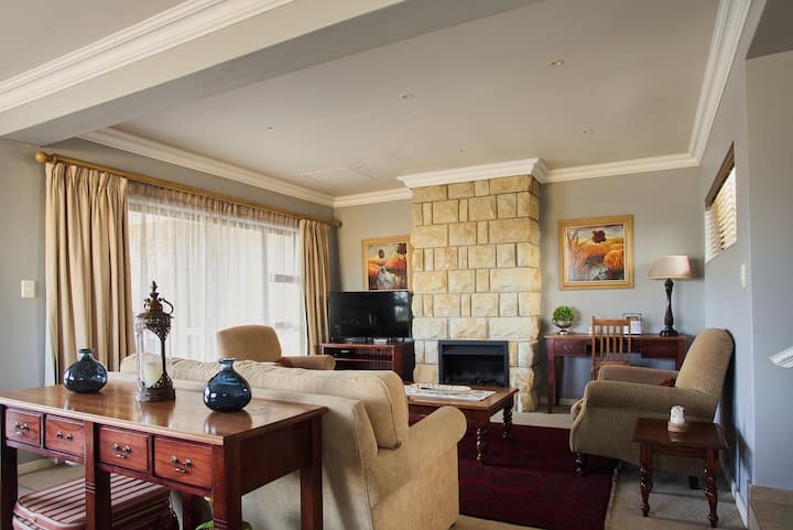 Villa Mohau @ 178 - Sleeps 4 - Clarens Golf Estate - Clarens