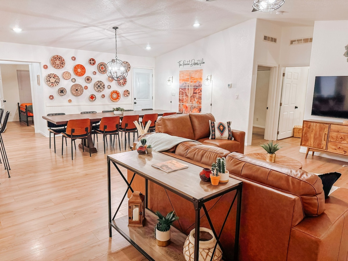 Top Airbnb: 8BR/5BA•Sleeps 20•15 min to Sedona•Walk to trails! in Verde Village