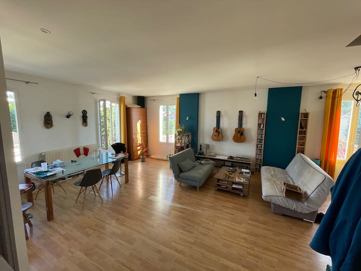 Chambre Chez L’habitant Avec Petit Salon Privé. - Bourgoin-Jallieu