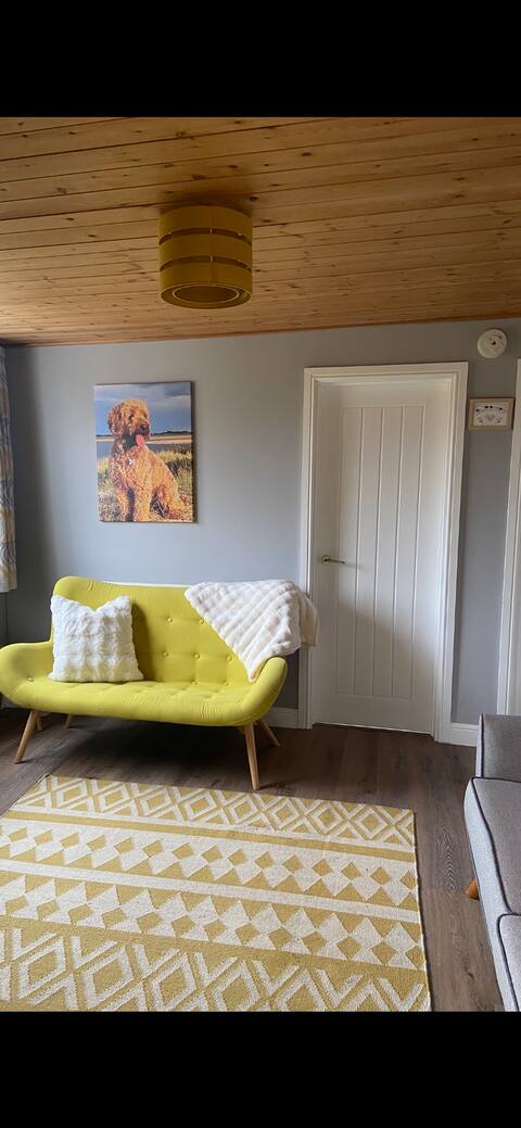 Top Airbnb: Peaceful Paws Chalet in Humberston