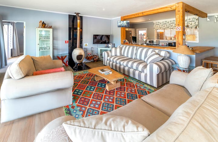Lakeview Beach House | Ideal For Couples Or Groups - Sedgefield
