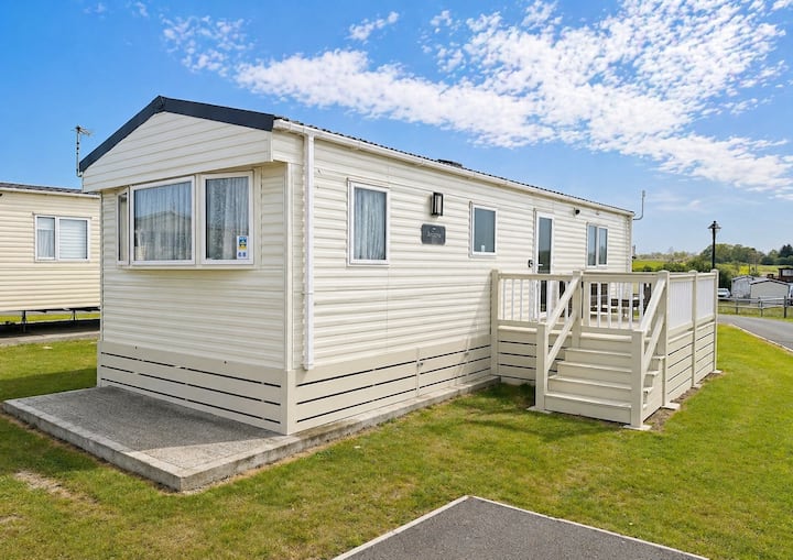 Caravan With Decking At Harts, Ref 74068w - Isle of Sheppey