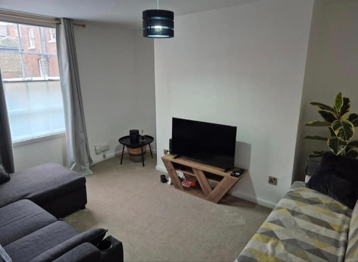 Cosy 2 Bedroom House In Macclesfield - 메이클즈필드