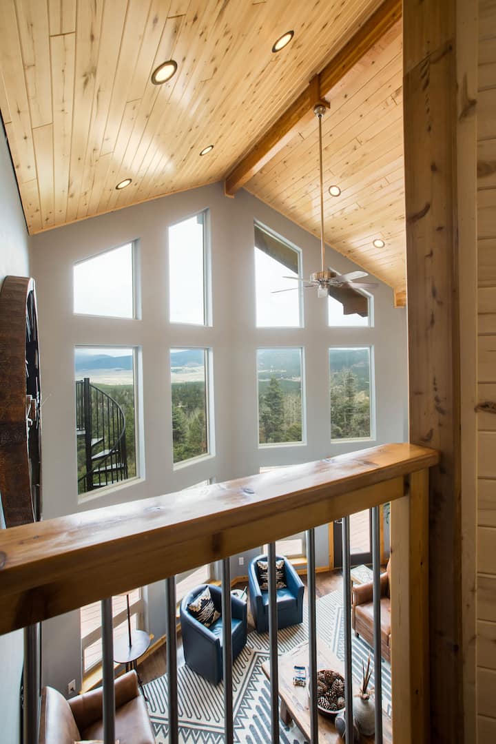 Ridgewalk Lodge - Epic 9200' Views, Sauna & Decks - Angel Fire, NM