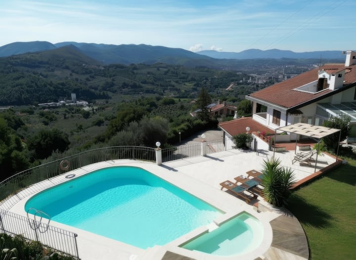 Scappo in Umbria: Villa Elena Refined Retreat