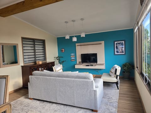 Airbnb con mejor rendimiento: Escape to the coast. Cabin with a view of the bay en Región De Valparaíso